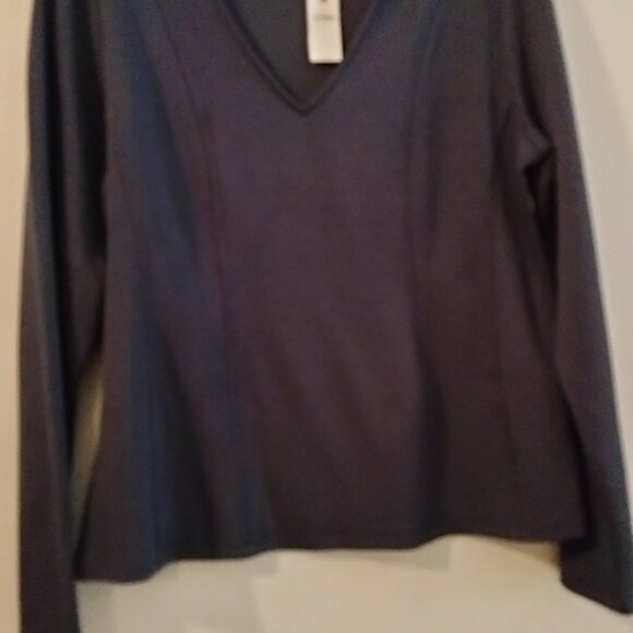 Women's navy knit top. - Picture 2 of 5